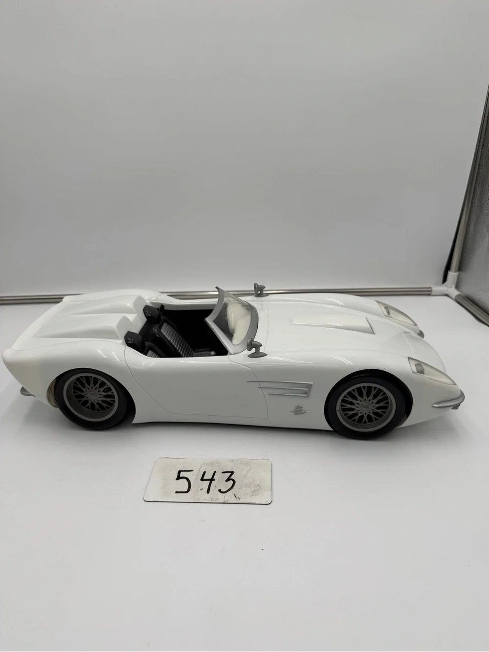 Bratz Girlz Dolls World Convertible Cruiser White Maserati Roadster 17” MGA